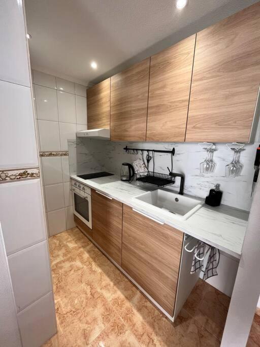 Cozy Apartment 5 Mins To Beach Τορεβιέχα Εξωτερικό φωτογραφία