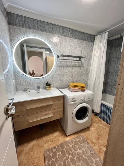 Cozy Apartment 5 Mins To Beach Τορεβιέχα Εξωτερικό φωτογραφία