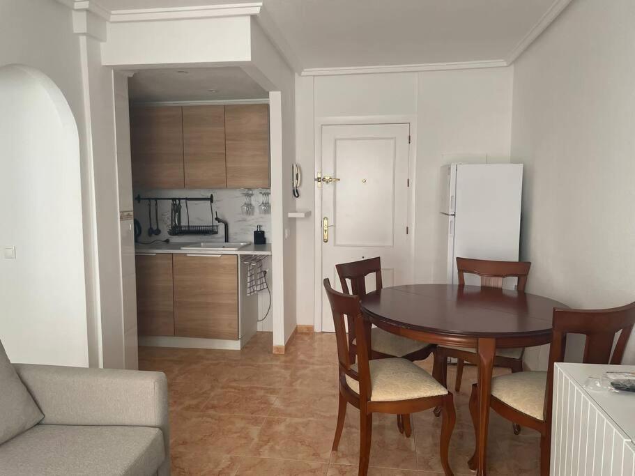 Cozy Apartment 5 Mins To Beach Τορεβιέχα Εξωτερικό φωτογραφία