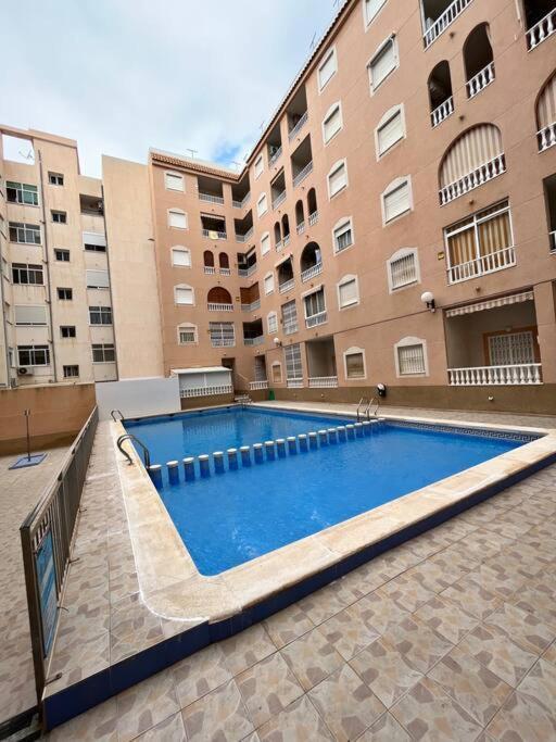 Cozy Apartment 5 Mins To Beach Τορεβιέχα Εξωτερικό φωτογραφία